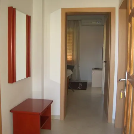 Apartament Sara *